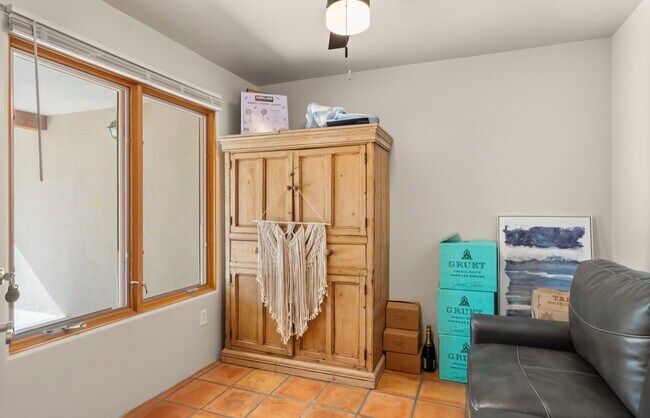 Building Photo - 3227 La Paz Ln