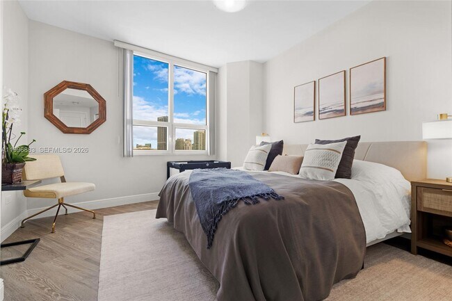 Building Photo - 848 Brickell Key Dr