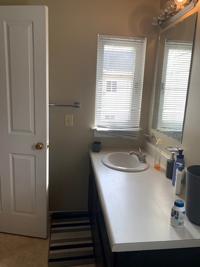 Building Photo - Sarah's Run Apartments