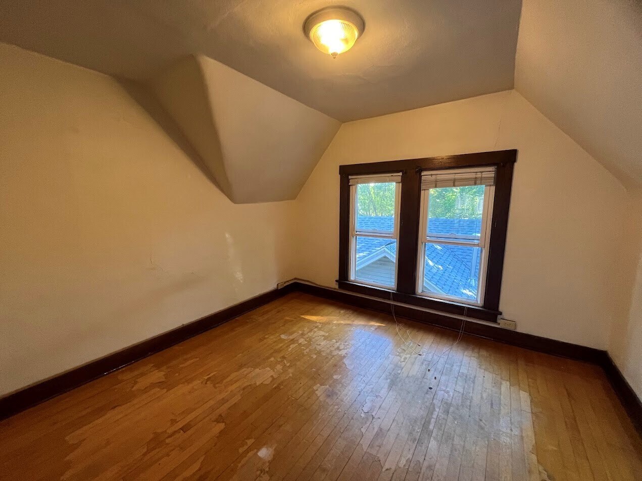 Building Photo - 1037 Jenifer St