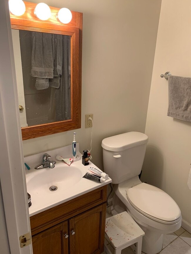 Building Photo - 1 bedroom, 1 bath home - Available August 2026!