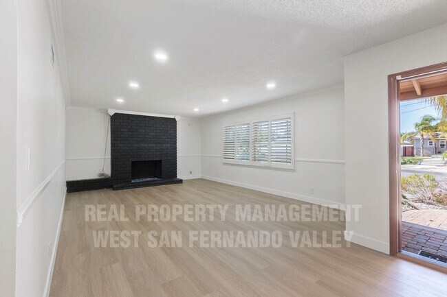 Building Photo - Stunning 3bd Home with Private Outdoor Oasis