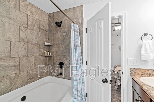 Building Photo - 243 Azalea Dr