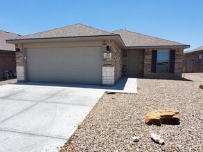 Building Photo - 710 E 94th St