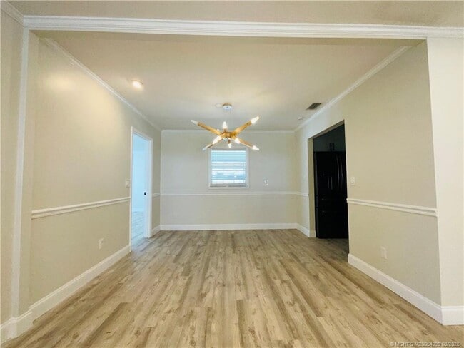 Building Photo - 2061 NE Hoya Calle