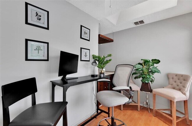 Building Photo - 2411 Huntingdon Chase