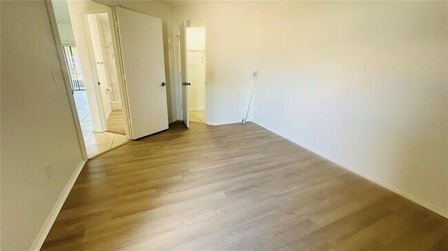 Building Photo - 12121 Augusta Woods Cir