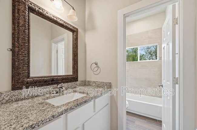 Building Photo - 1220 Jones St