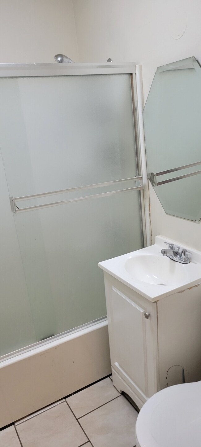 Building Photo - 1040 Matthews St