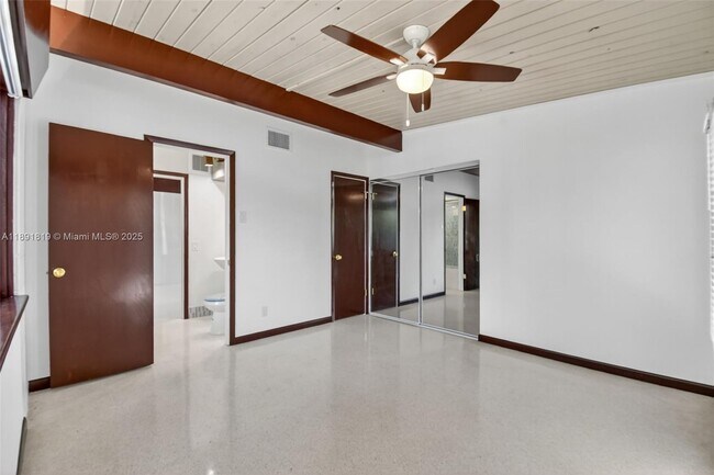 Building Photo - 630 NE 14th Ave