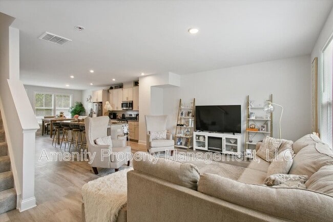 Building Photo - 121 Daybeacon St