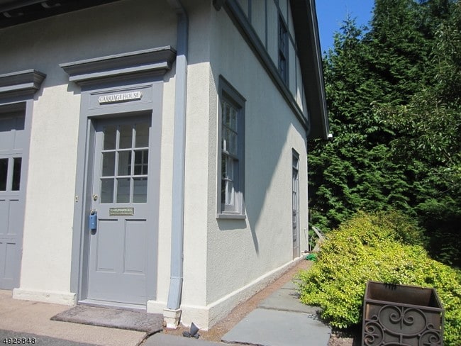 Building Photo - 166 Upper Mountain Ave