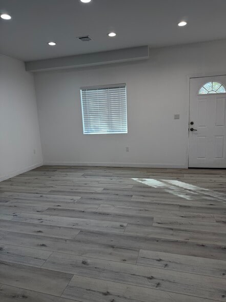 Building Photo - 11616 Balboa Blvd