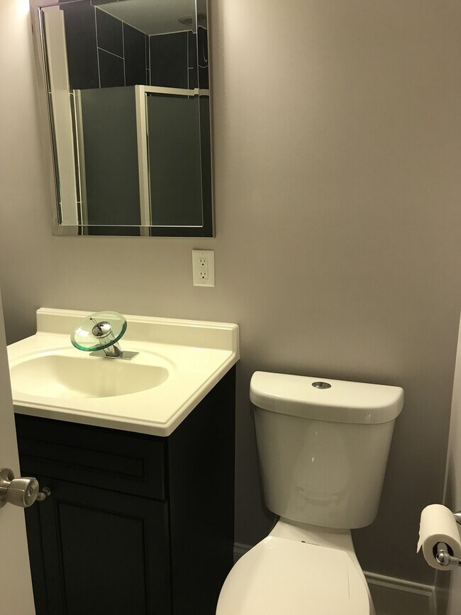 Building Photo - Charming 2 Bedroom/2.5 Bathroom Townhome in Highlandtown, MD!