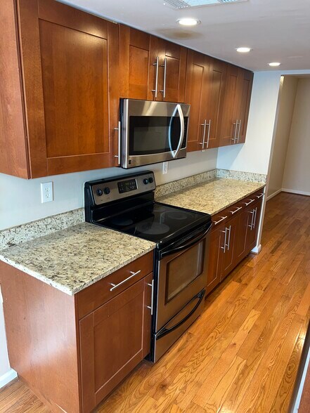 Building Photo - 2136 Catskill St