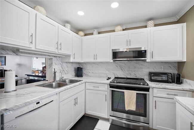Building Photo - 6102 Augusta Dr