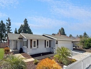 Building Photo - Beautiful 4B/2BA Home in Rancho Peñasquito...