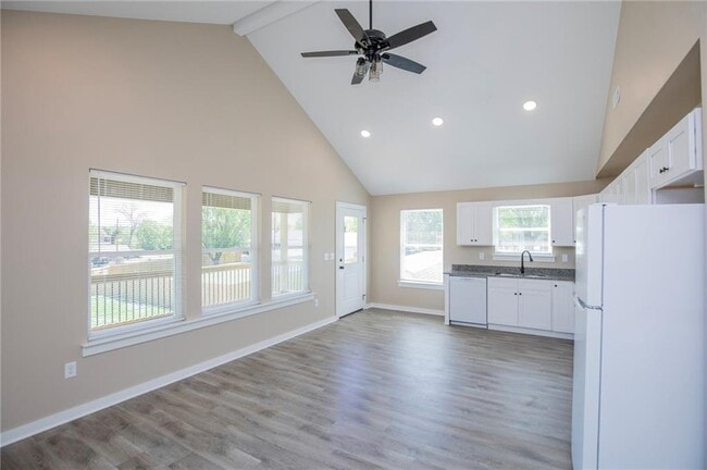 Building Photo - 8271 Elm Ln