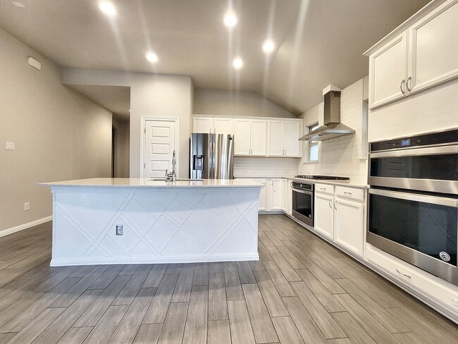 Building Photo - Beautiful Solar-Powered 4BR / 2BA Home – Big Backyard & Modern Kitchen