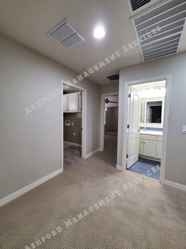 Building Photo - **Move-In Special** Spacious 5-Bedroom Ran...