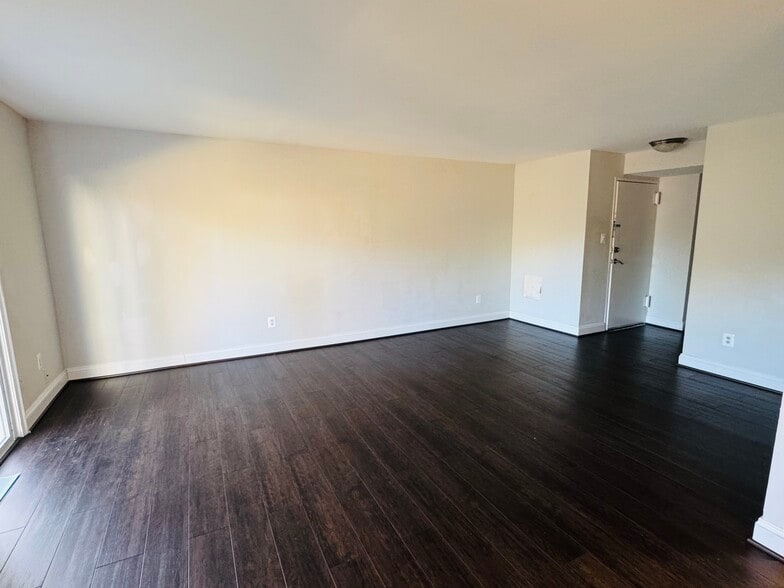 Building Photo - 5601 Parker House Ter