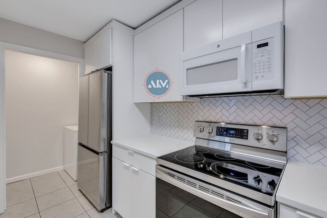Building Photo - Welcome to 1117 Westbury – Modern Living w...