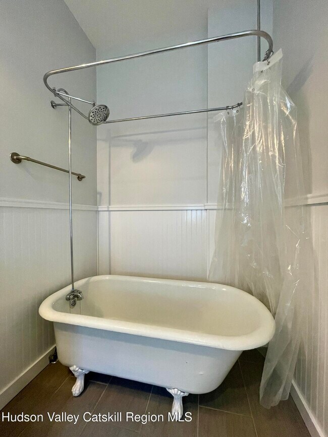 Building Photo - 536 Columbia St