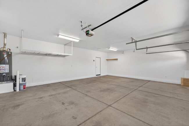 Building Photo - 4385 S Crosscreek Dr