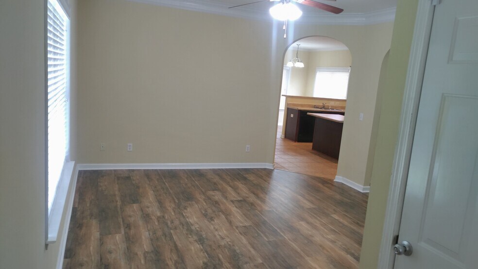 Building Photo - 5500 Garden Valley Ln