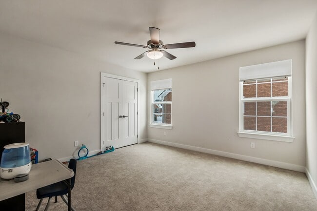 Building Photo - 302 Finnegan Ct