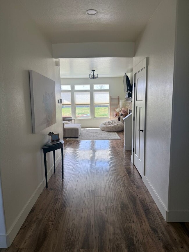 Building Photo - 4 bed 3 bath home in Bozeman.