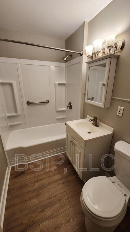 Building Photo - 502 NE Freeman Ave