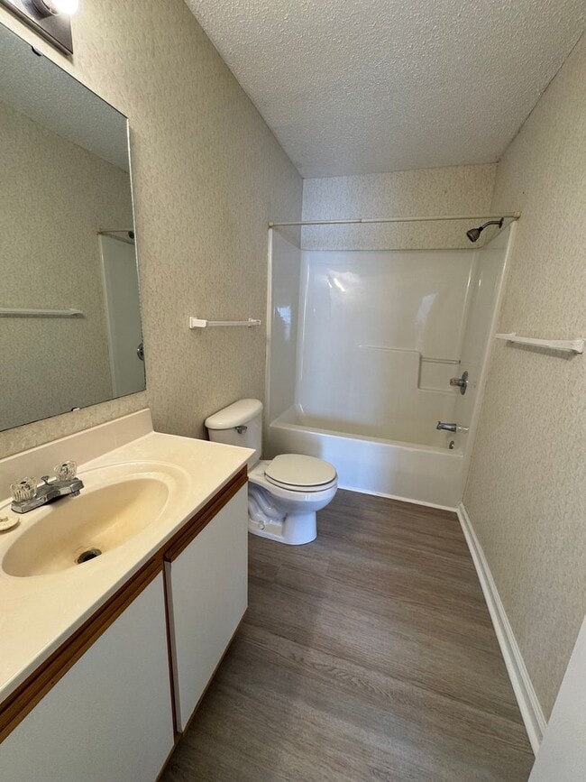 Building Photo - !!!! Promotion March 25th - 31st  200.00 off  First months (April) Rent Only!!!