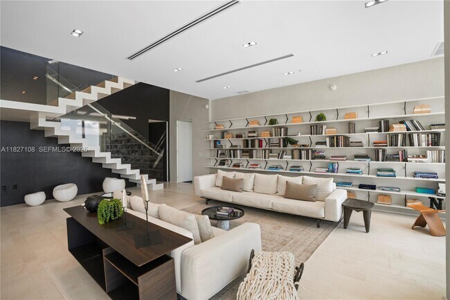 Building Photo - 650 NE 32nd St