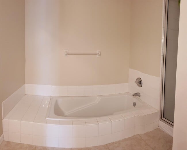 Building Photo - 411 Australian Way