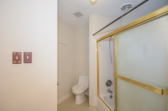 Building Photo - 3015 Sam Houston Dr