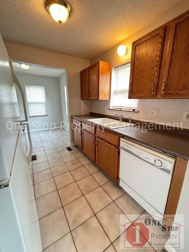 Building Photo - 2 Bedroom, 1.5 Bathroom Home in Independen...