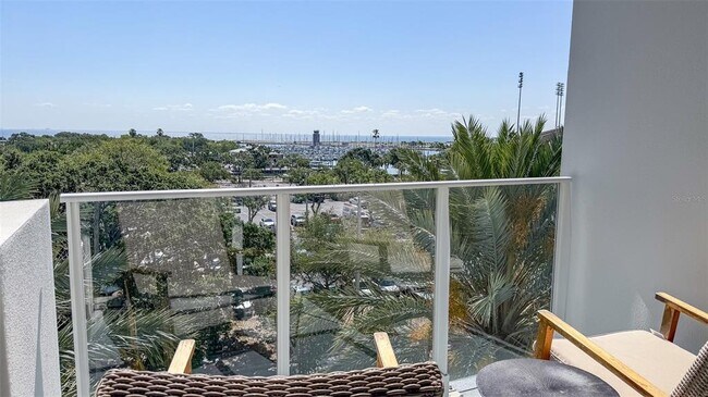 Building Photo - 175 1st St S