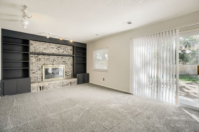 Building Photo - 4298 Sumac Ct