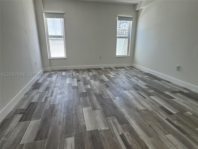 Building Photo - 1345 West Dr