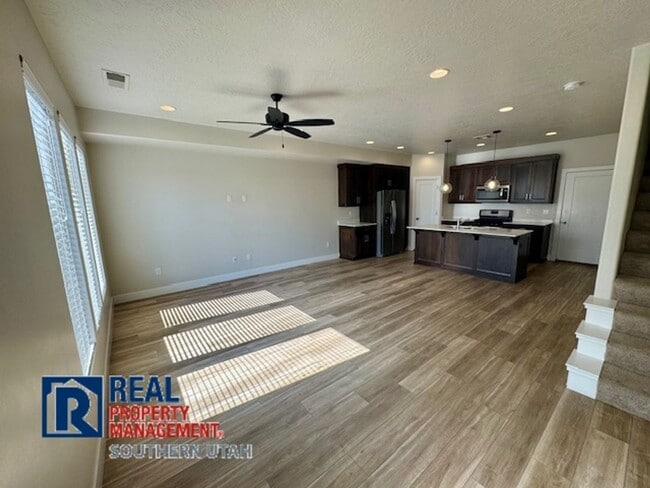 Building Photo - Woodland Estates Townhome