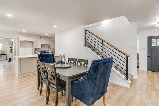 Building Photo - 1701 Larkspur Dr