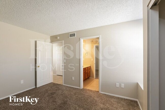 Building Photo - 5351 W Onyx Ave
