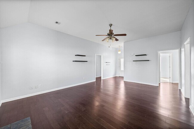 Building Photo - Pet Friendly Three Bedroom!