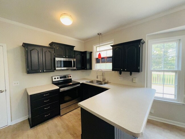 Building Photo - Newly Renovated Home on Quiet Neighborhood