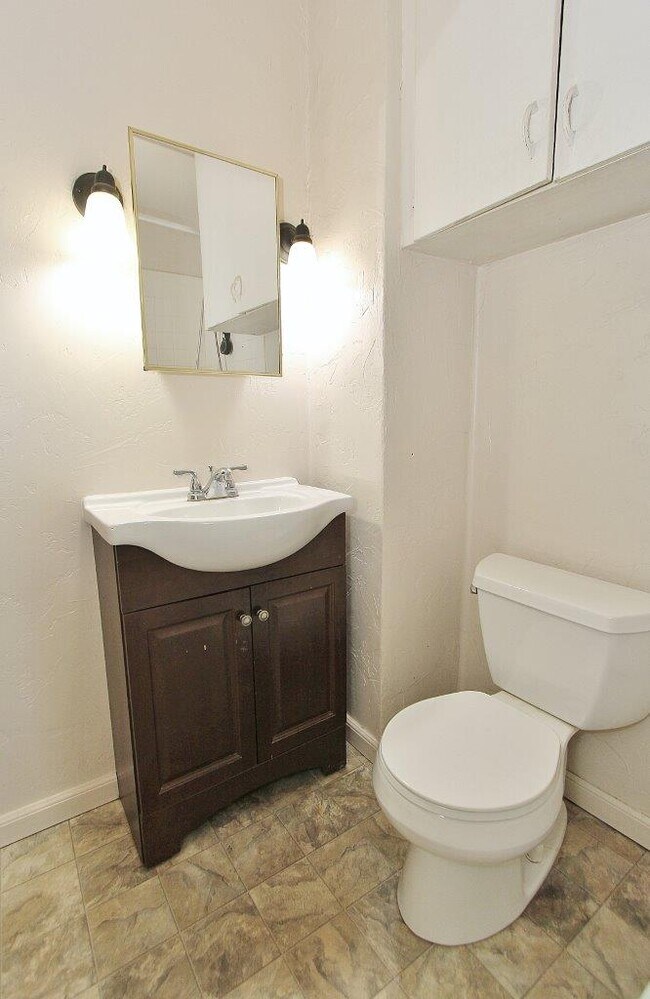 Building Photo - 811 8th Ave N