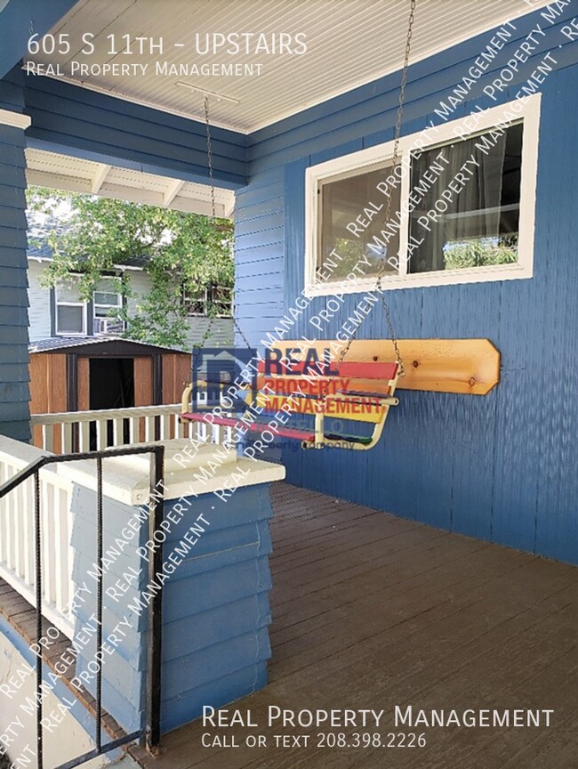 Building Photo - 605 S 11th-UPSTAIRS
