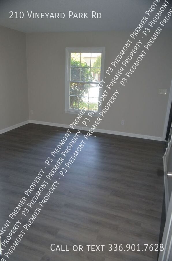 Building Photo - 210 Vineyard Park Rd