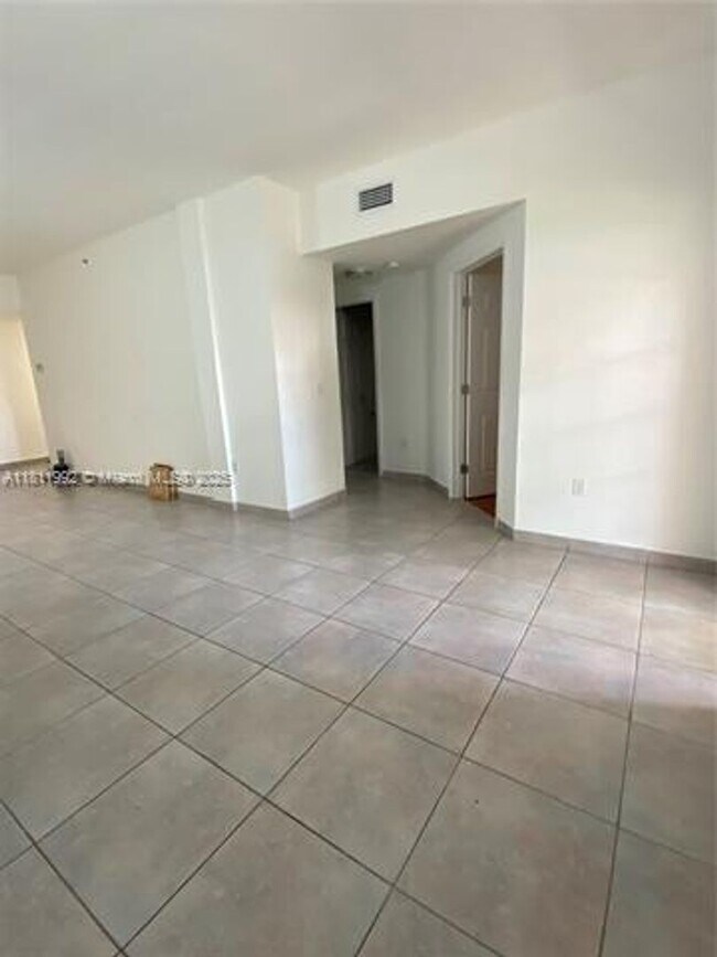 Building Photo - 17455 NW 75th Pl