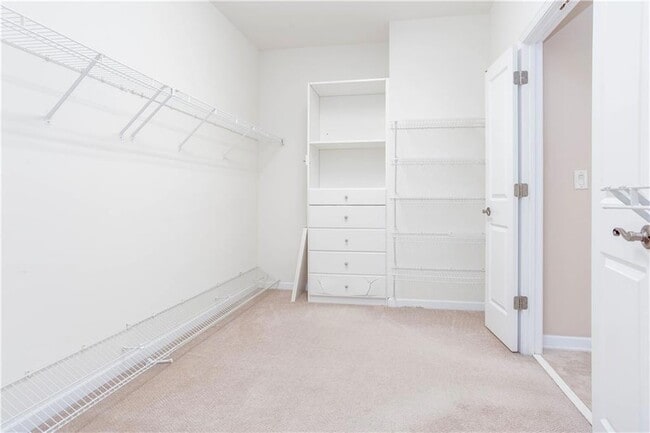 Building Photo - 3206 Windsor Lake Dr NE